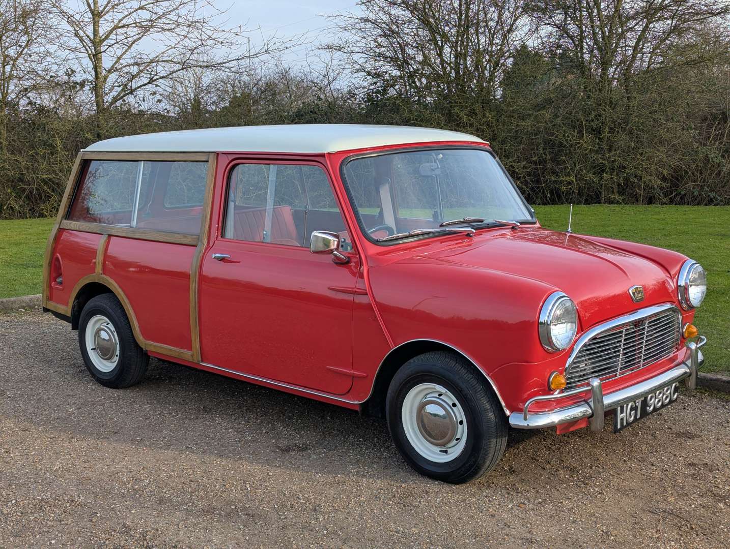 <p>1965 AUSTIN MINI COUNTRYMAN</p>