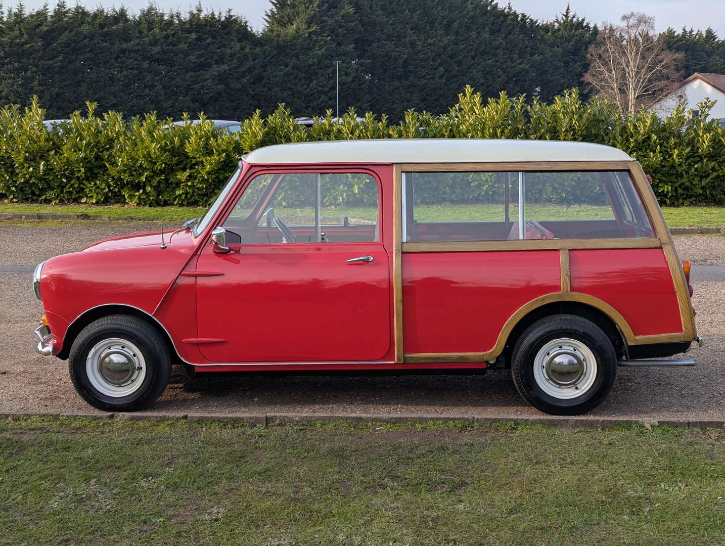 <p>1965 AUSTIN MINI COUNTRYMAN</p>