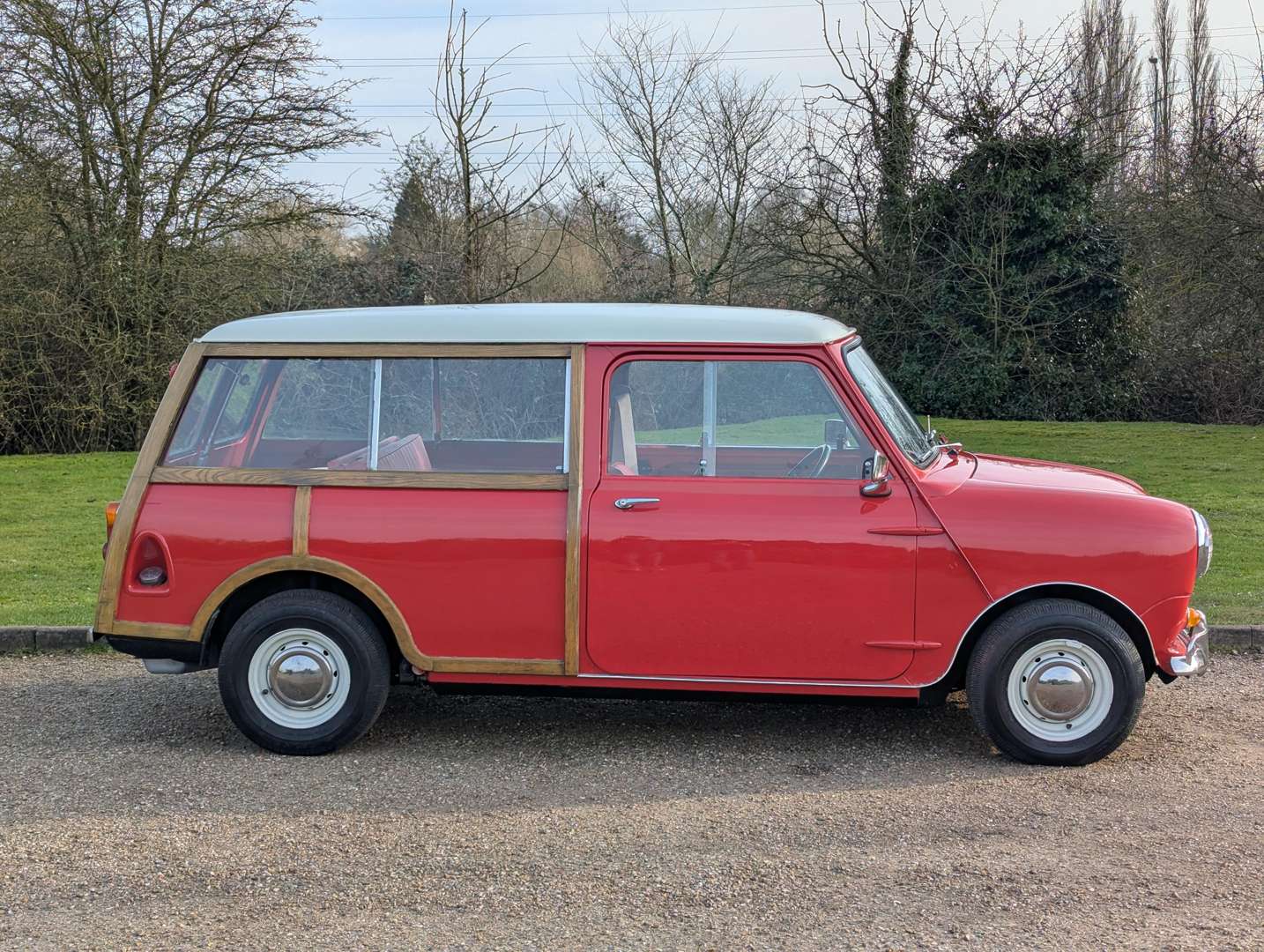 <p>1965 AUSTIN MINI COUNTRYMAN</p>