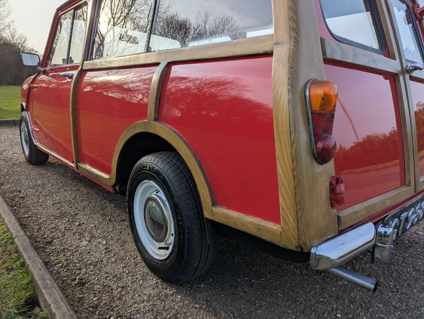 <p>1965 AUSTIN MINI COUNTRYMAN</p>