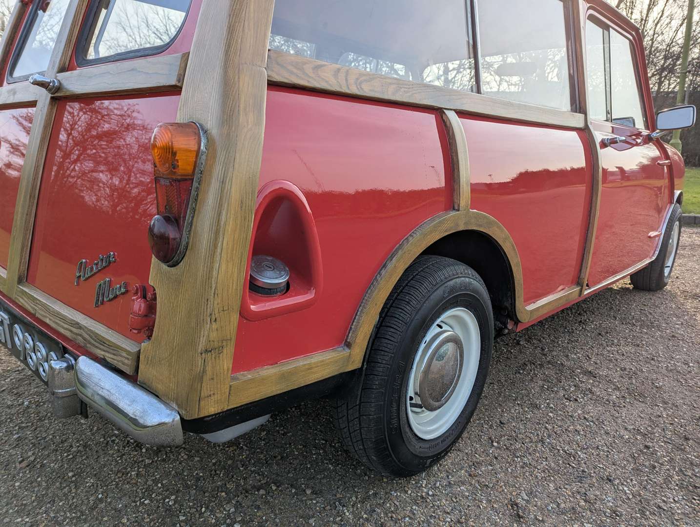 <p>1965 AUSTIN MINI COUNTRYMAN</p>