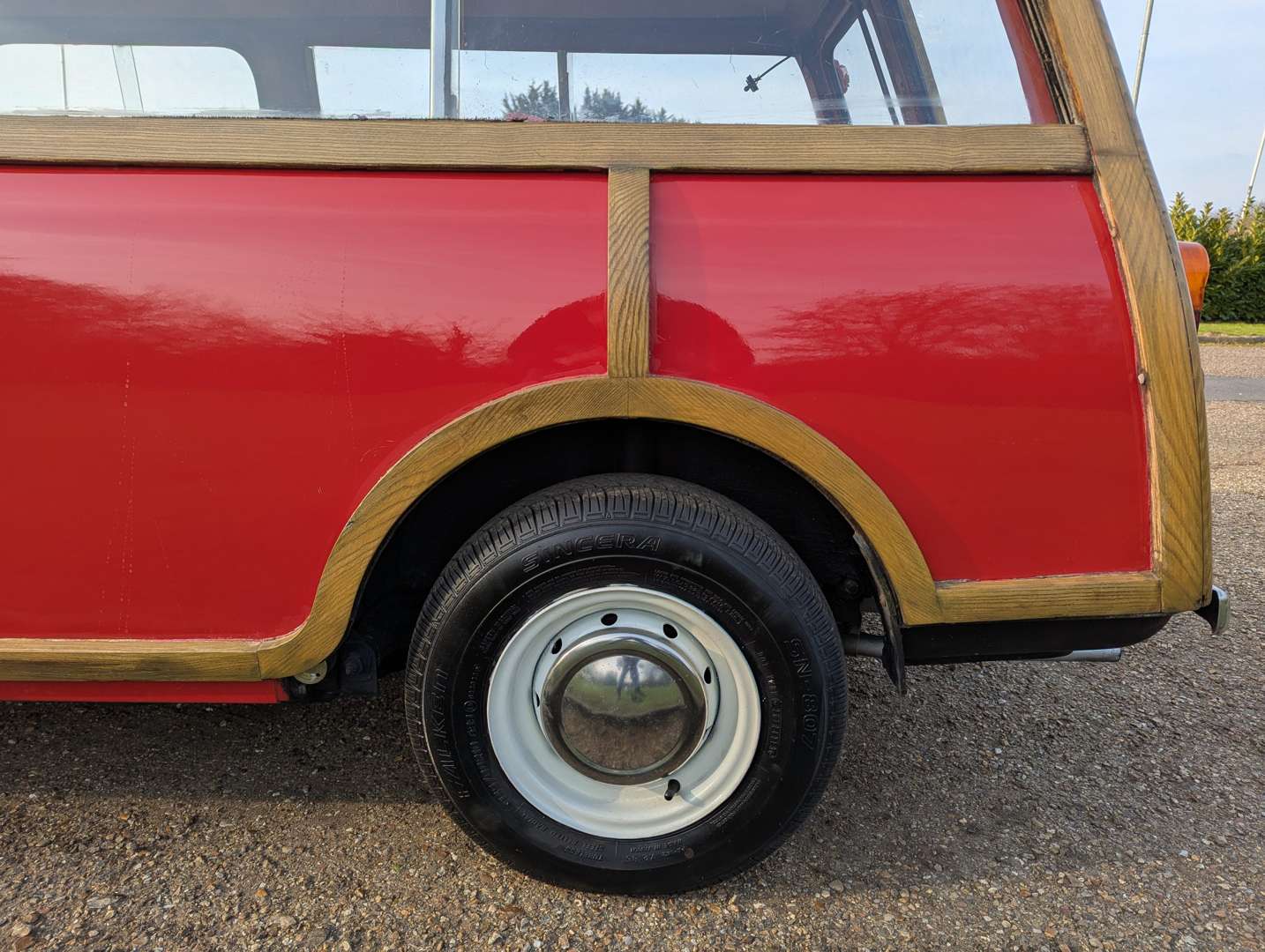 <p>1965 AUSTIN MINI COUNTRYMAN</p>