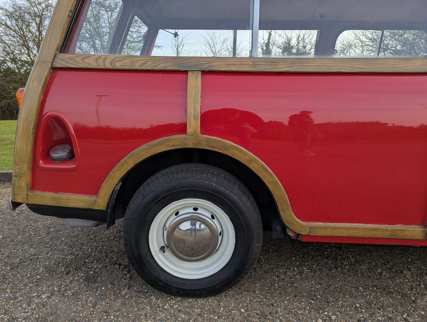 <p>1965 AUSTIN MINI COUNTRYMAN</p>