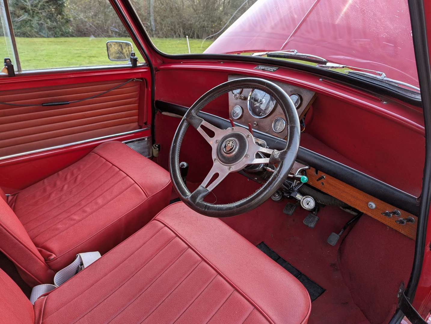 <p>1965 AUSTIN MINI COUNTRYMAN</p>