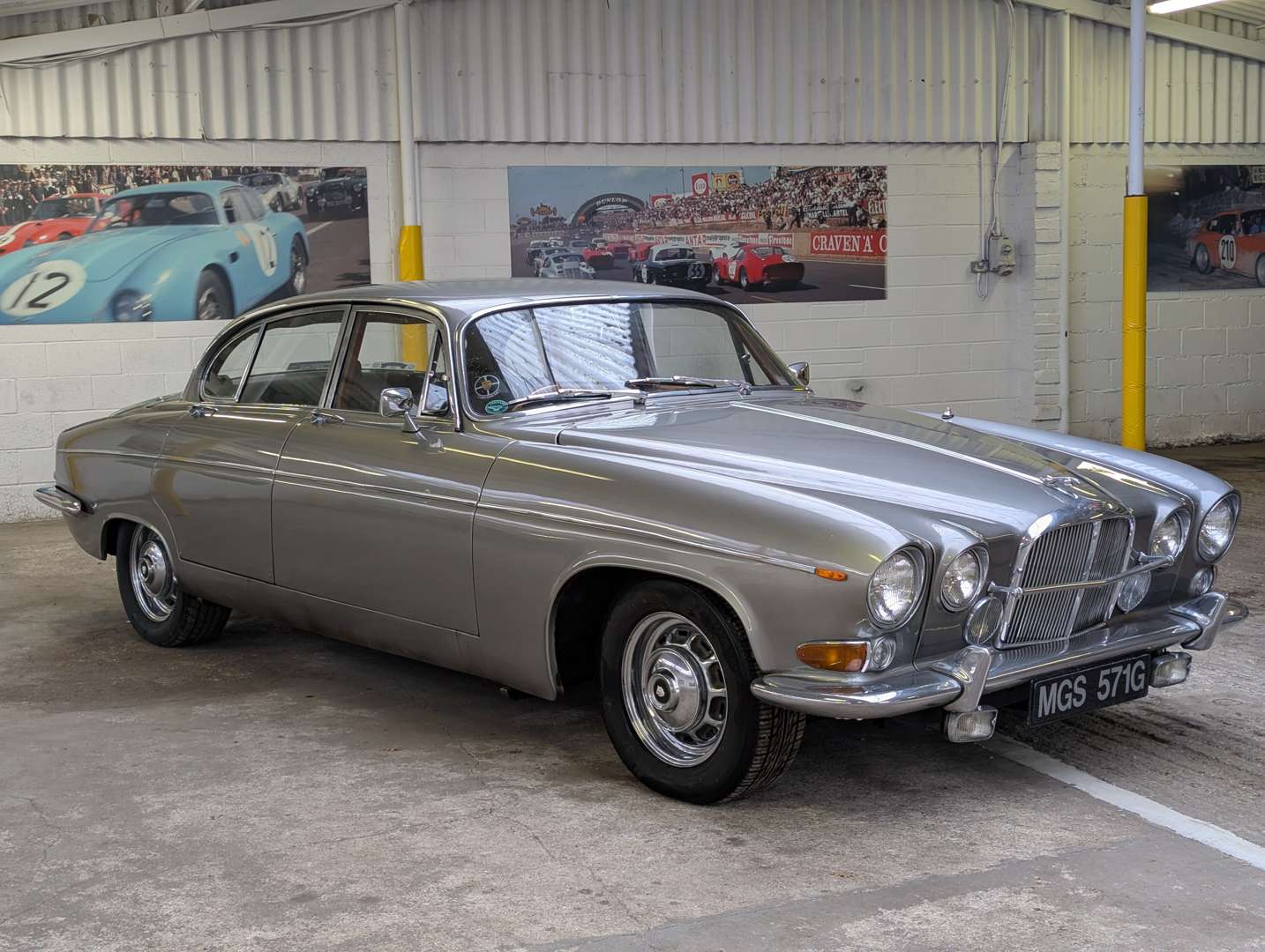 <p>1969 JAGUAR 420G MANUAL O/D</p>