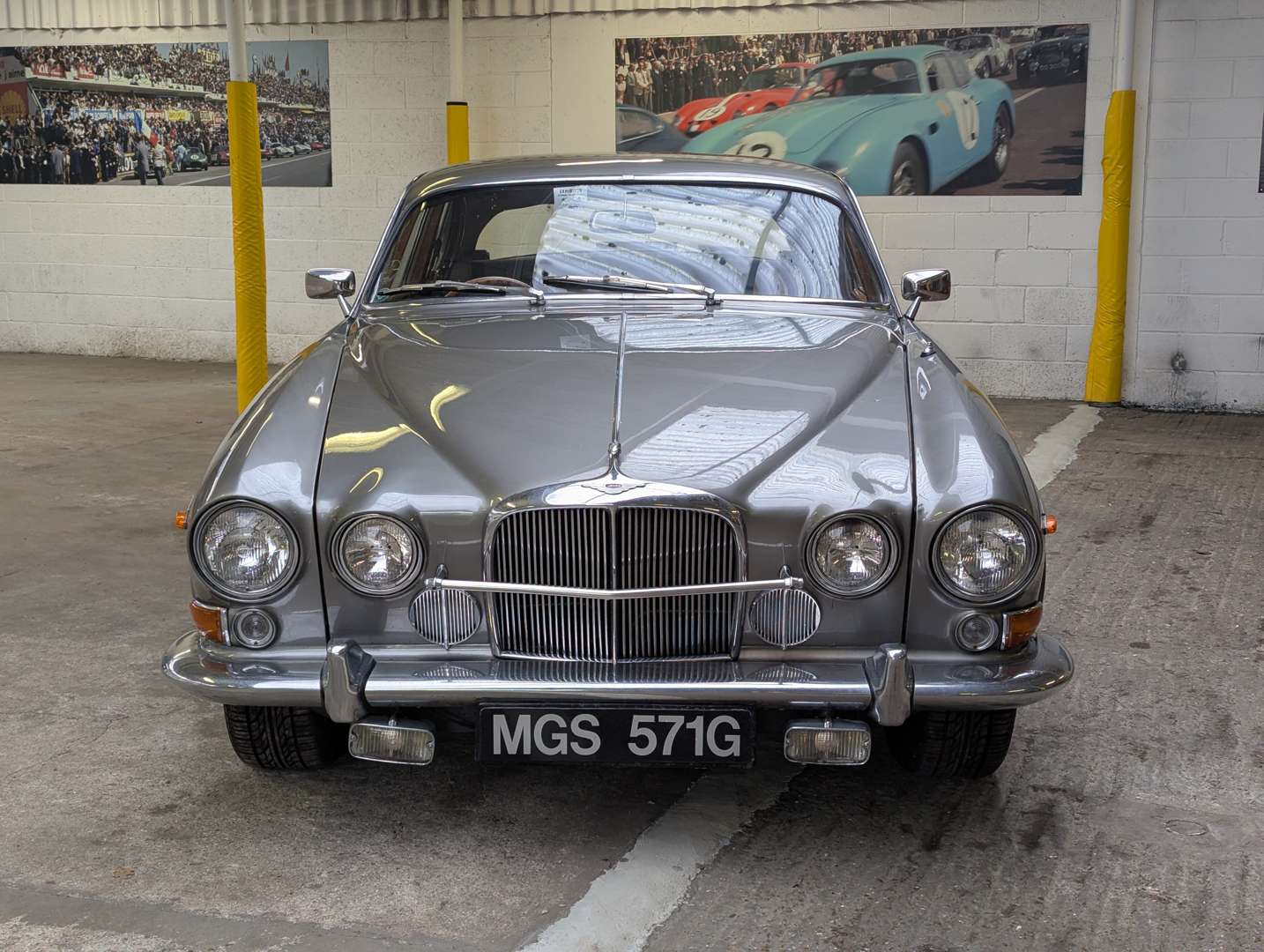 <p>1969 JAGUAR 420G MANUAL O/D</p>