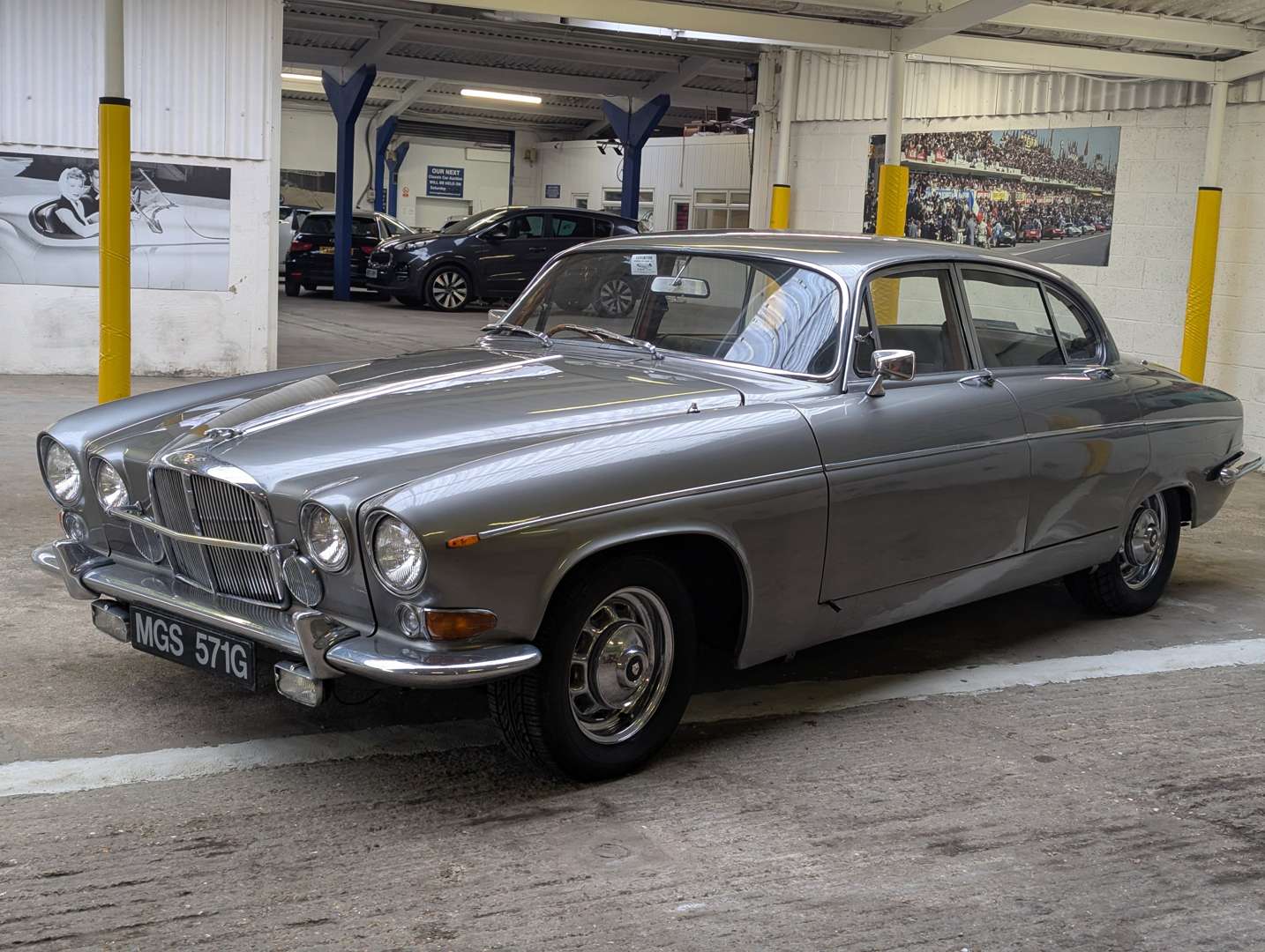<p>1969 JAGUAR 420G MANUAL O/D</p>