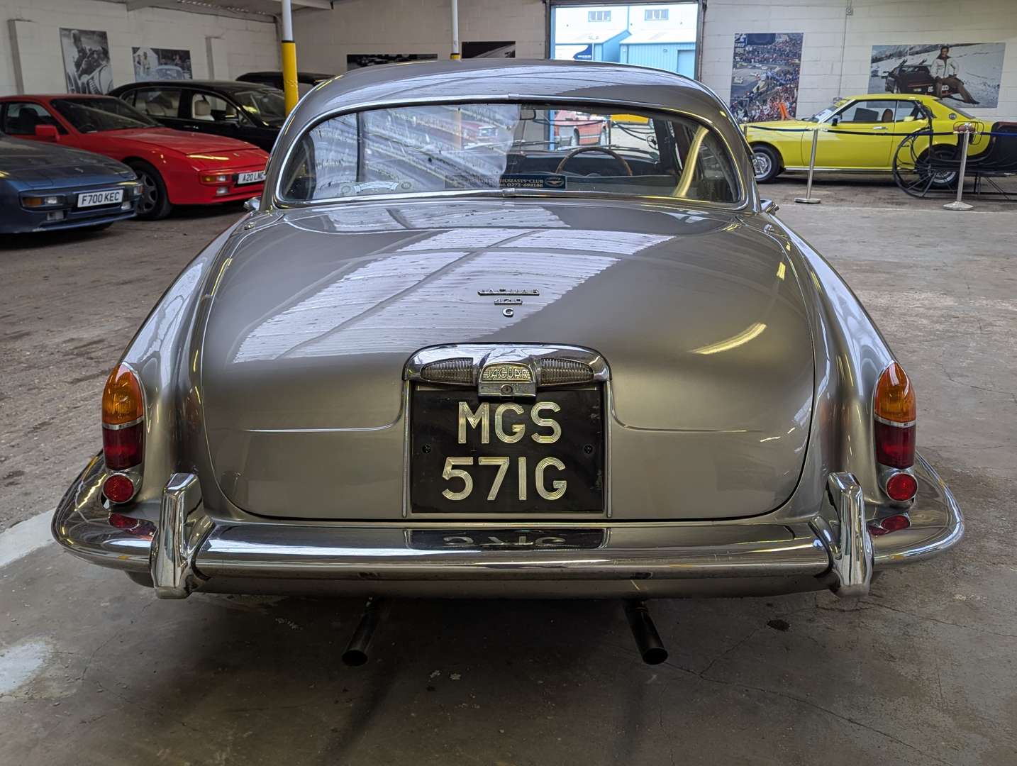 <p>1969 JAGUAR 420G MANUAL O/D</p>