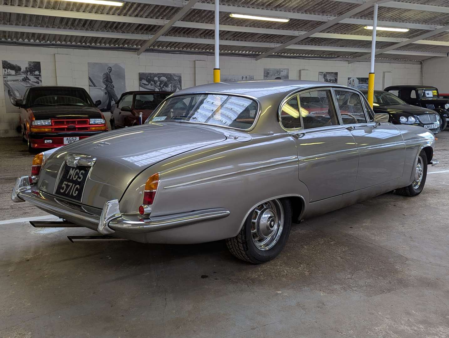 <p>1969 JAGUAR 420G MANUAL O/D</p>