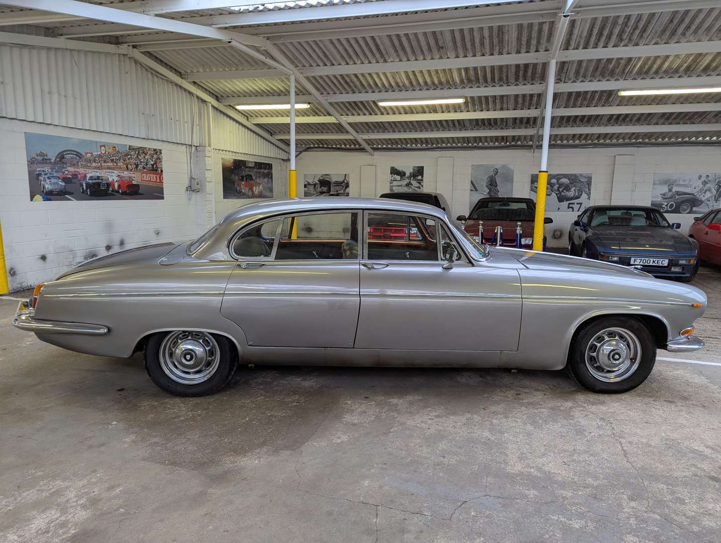 <p>1969 JAGUAR 420G MANUAL O/D</p>