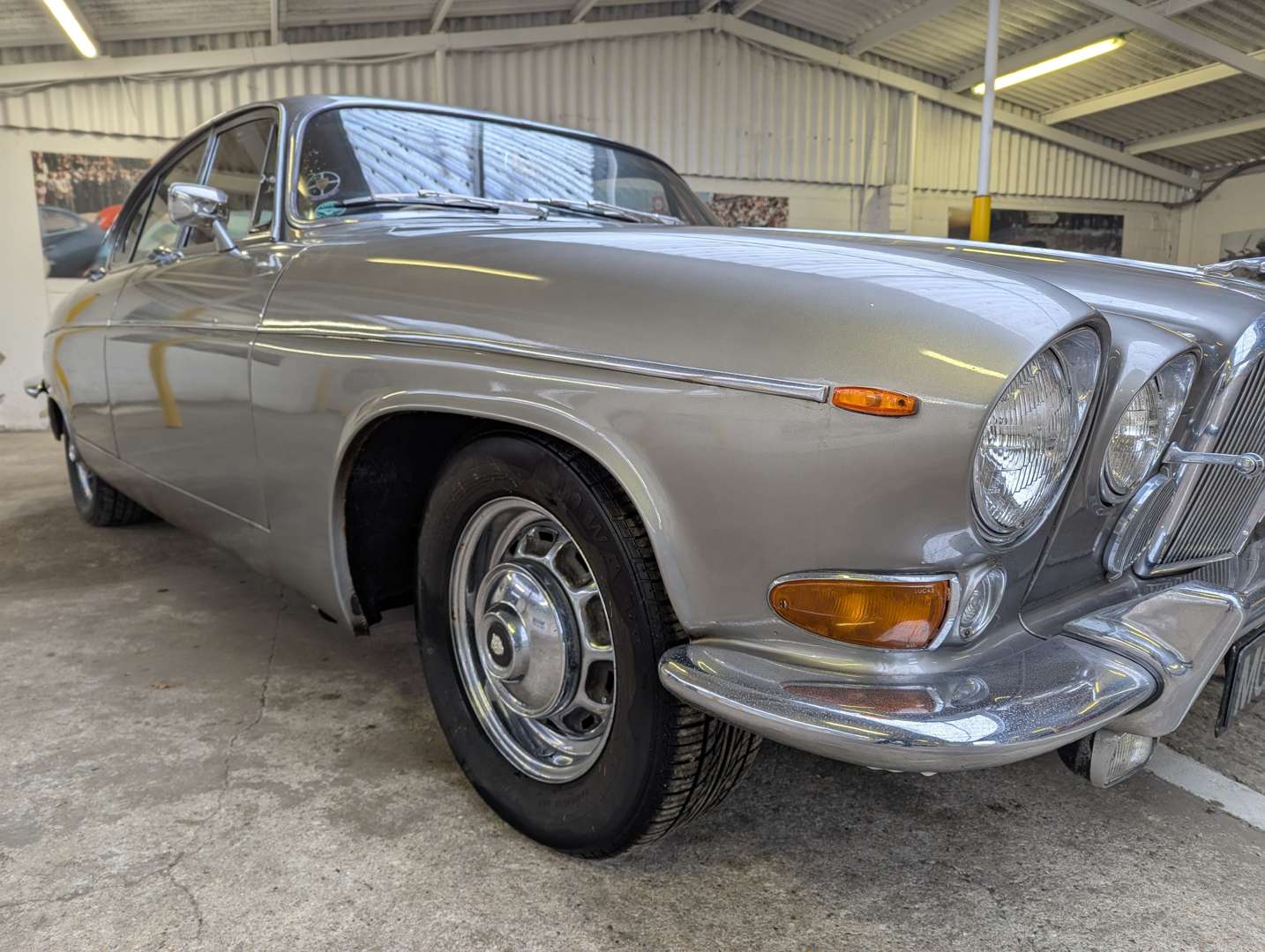 <p>1969 JAGUAR 420G MANUAL O/D</p>