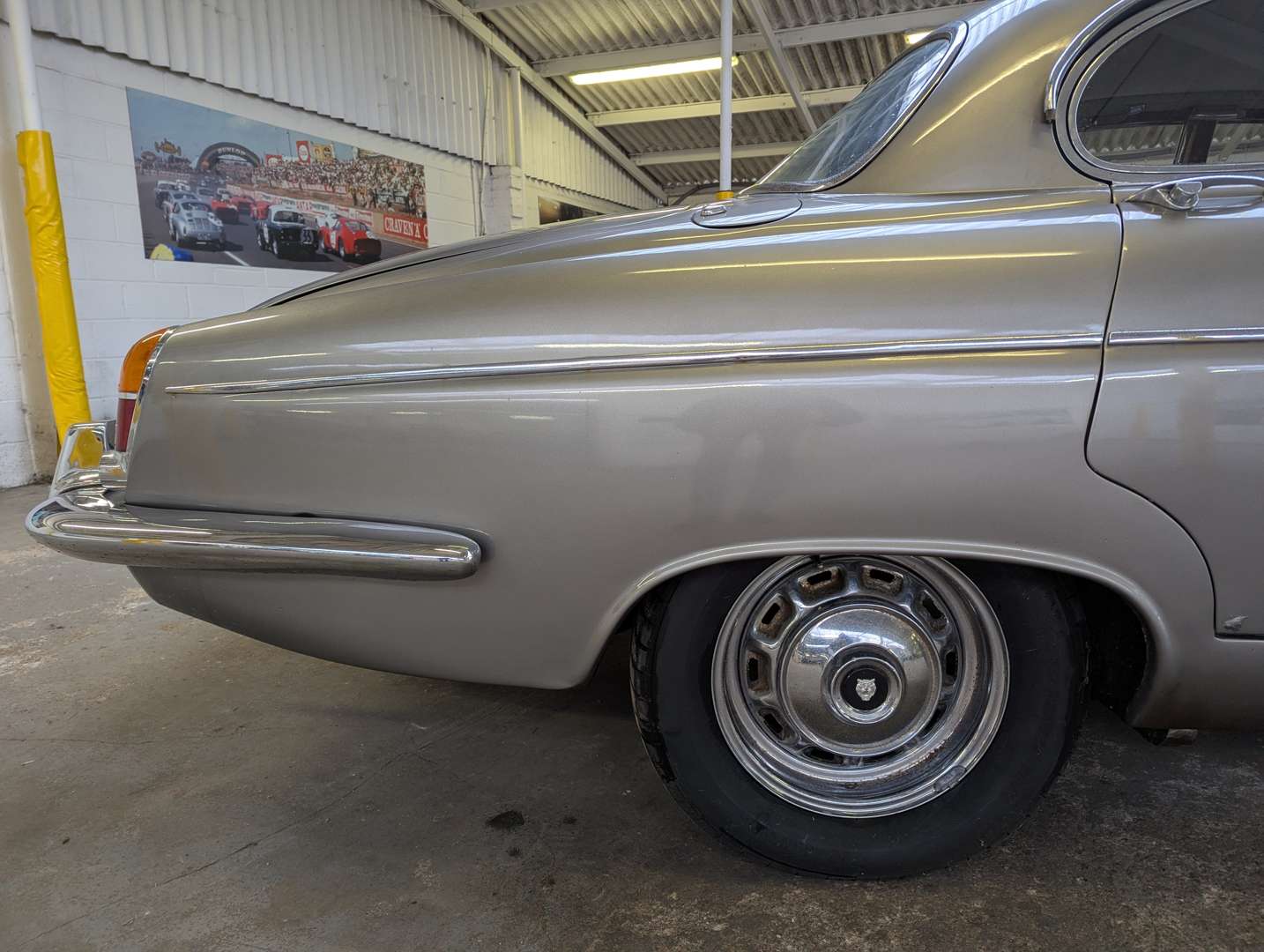 <p>1969 JAGUAR 420G MANUAL O/D</p>