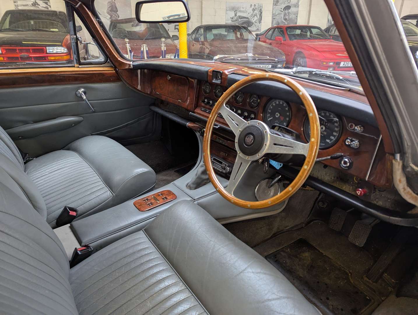 <p>1969 JAGUAR 420G MANUAL O/D</p>