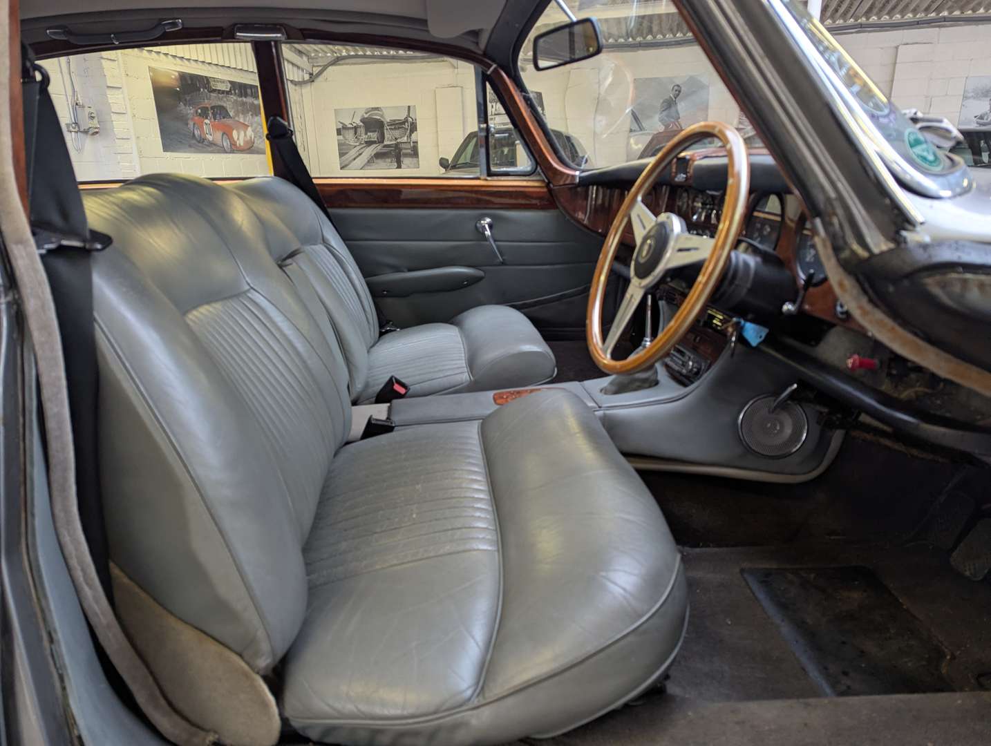 <p>1969 JAGUAR 420G MANUAL O/D</p>