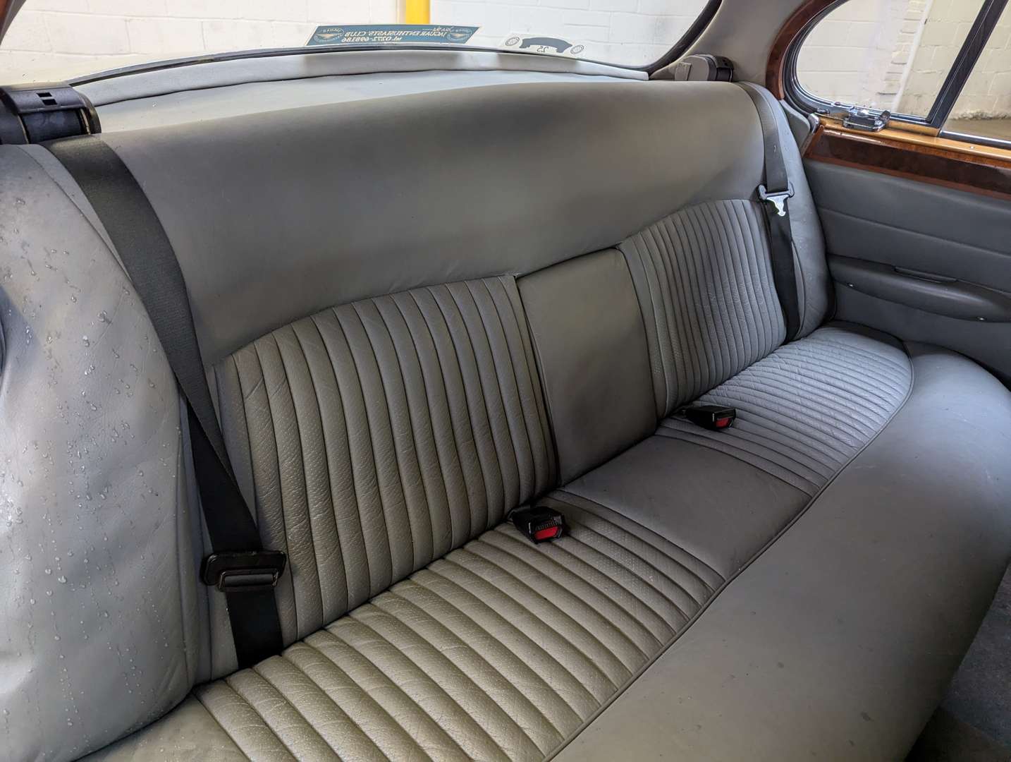 <p>1969 JAGUAR 420G MANUAL O/D</p>
