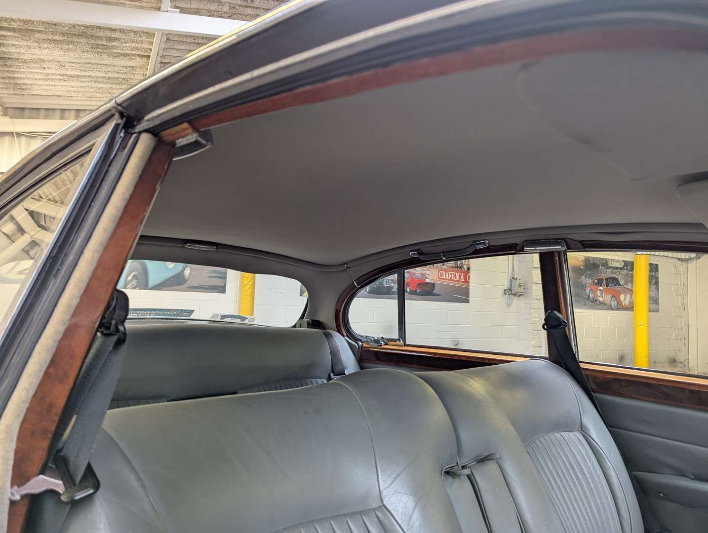 <p>1969 JAGUAR 420G MANUAL O/D</p>