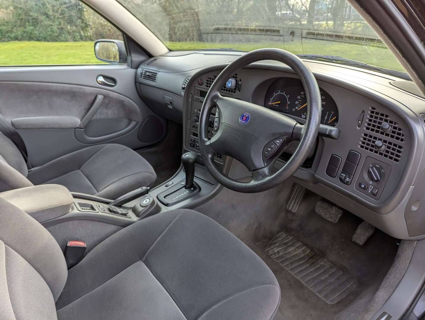 <p>2001 SAAB 9-5 AUTO LIMOUSINE</p>
