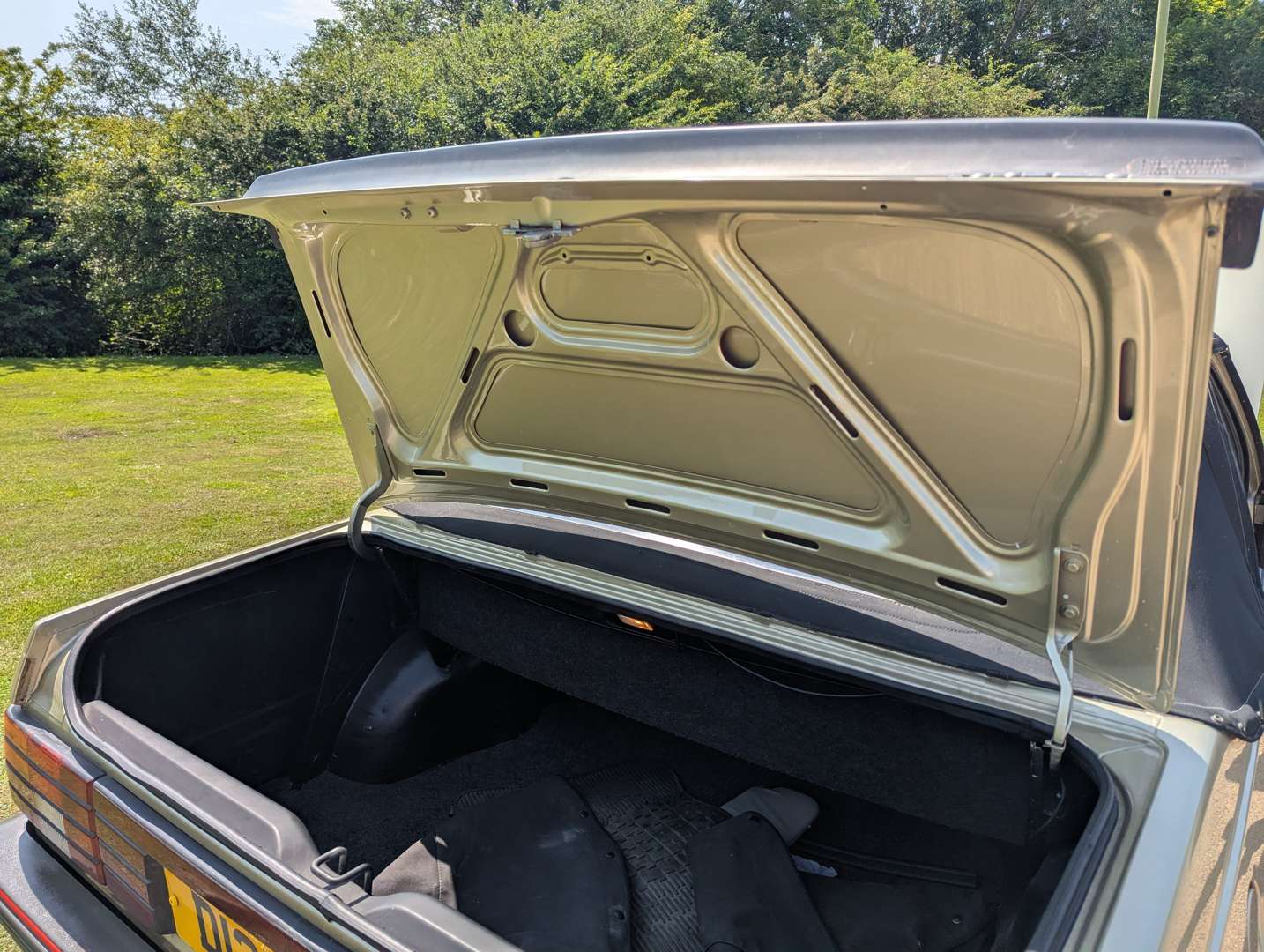 <p>1987 VAUXHALL CAVALIER 1.8 CABRIO</p>