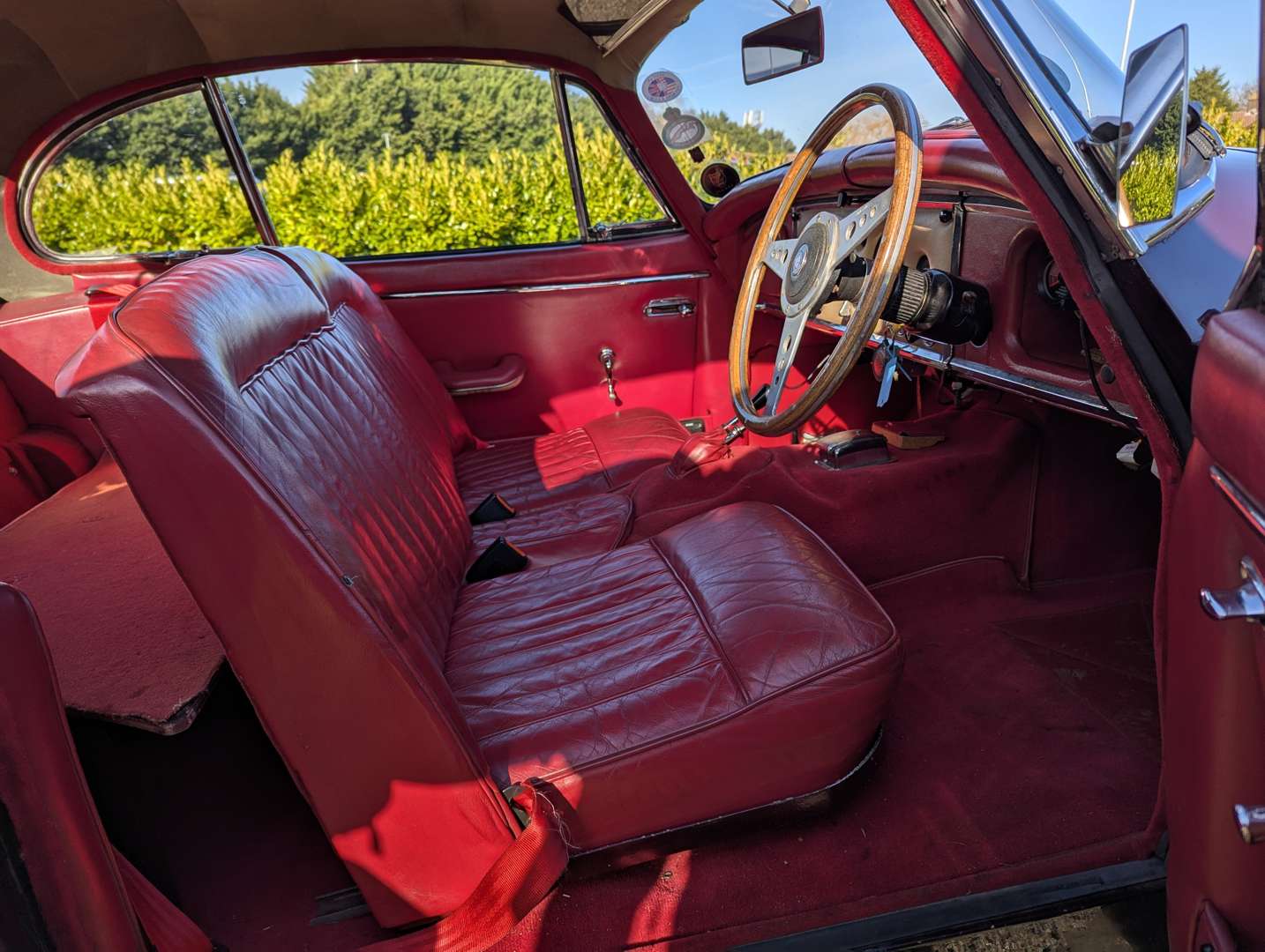 <p>1959 JAGUAR XK 150</p>