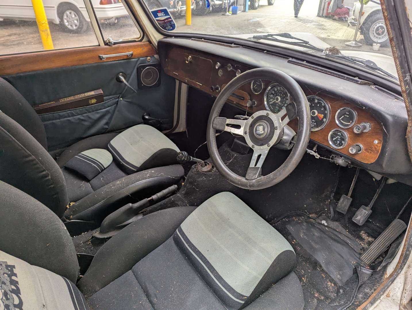 <p>1967 TRIUMPH VITESSE CONVERTIBLE&nbsp;</p>