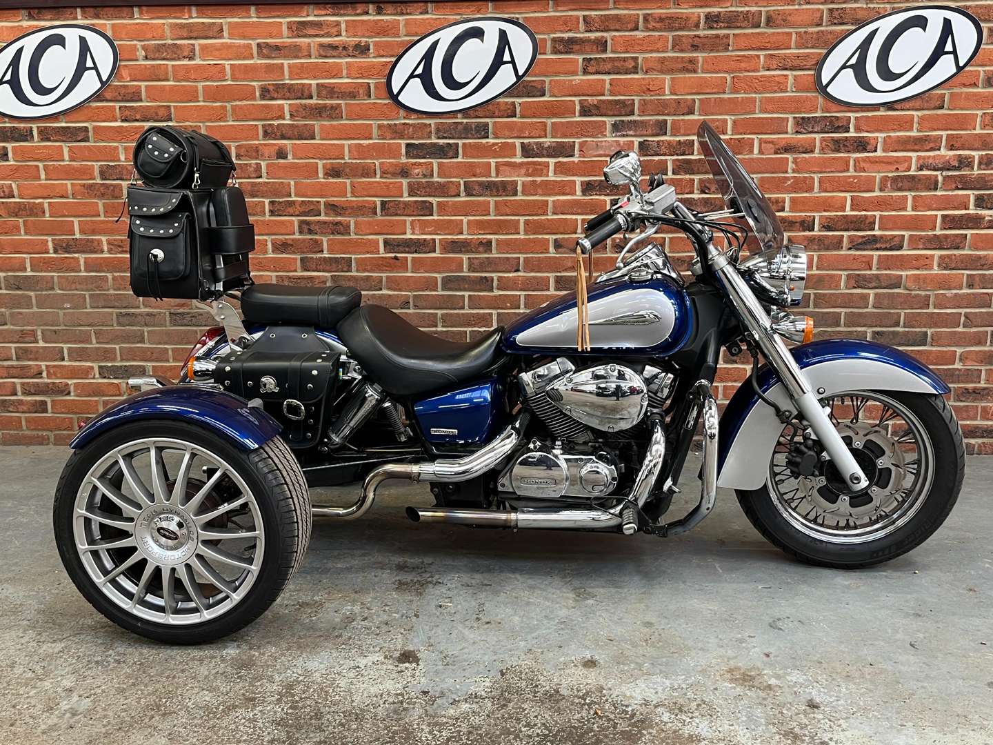 <p>2009 HONDA SHADOW 750 TRICYCLE</p>