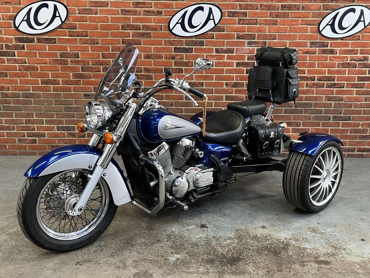 <p>2009 HONDA SHADOW 750 TRICYCLE</p>