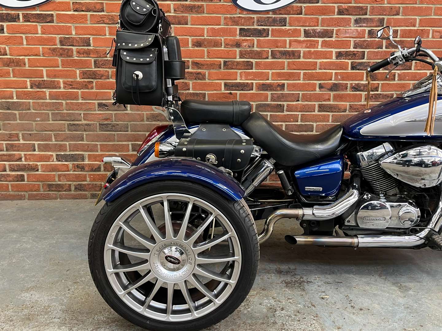 <p>2009 HONDA SHADOW 750 TRICYCLE</p>