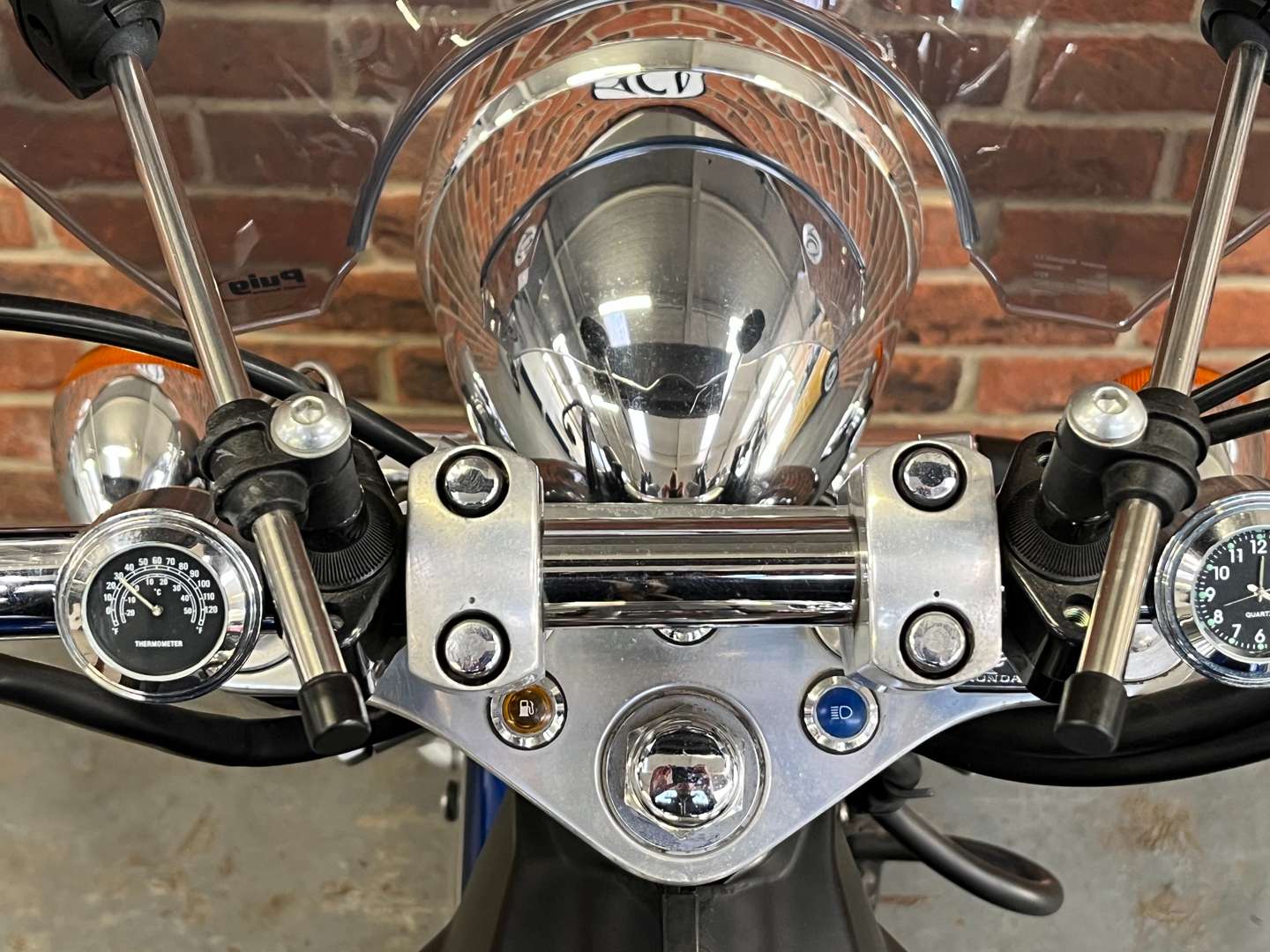 <p>2009 HONDA SHADOW 750 TRICYCLE</p>