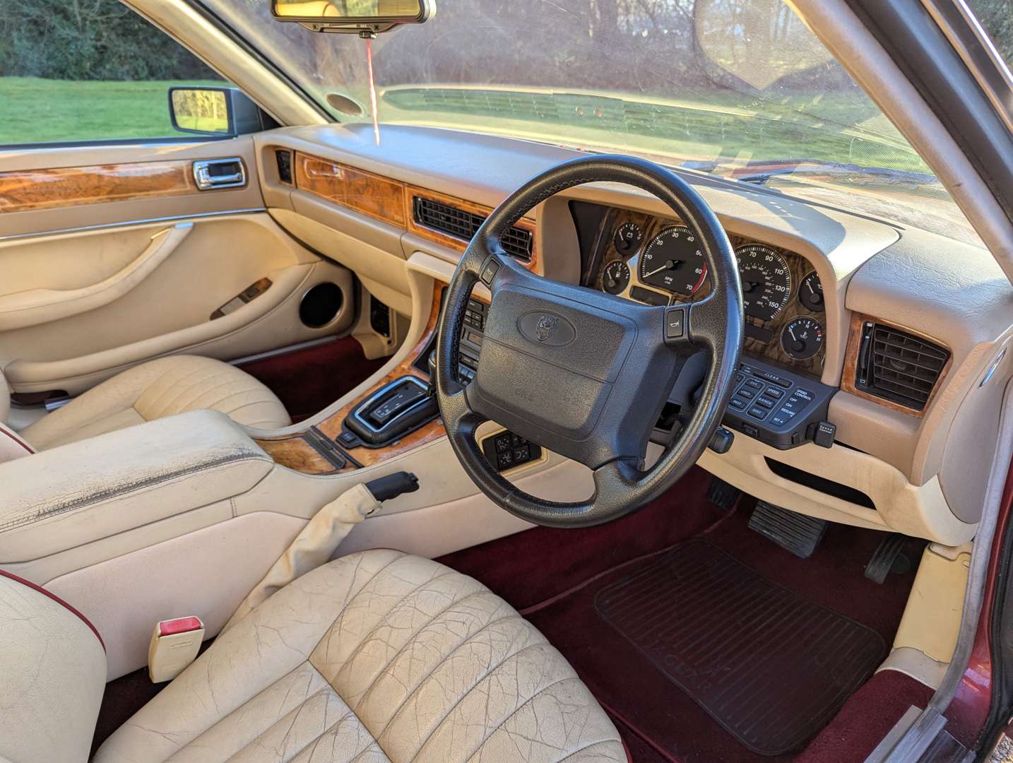 <p>1994 JAGUAR SOVEREIGN 4.0 AUTO</p>