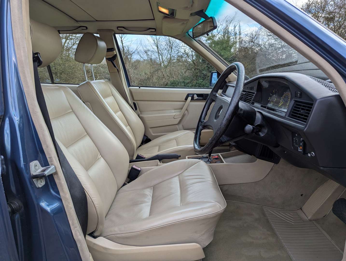 <p>1990 MERCEDES 190E 2.6 AUTO</p>