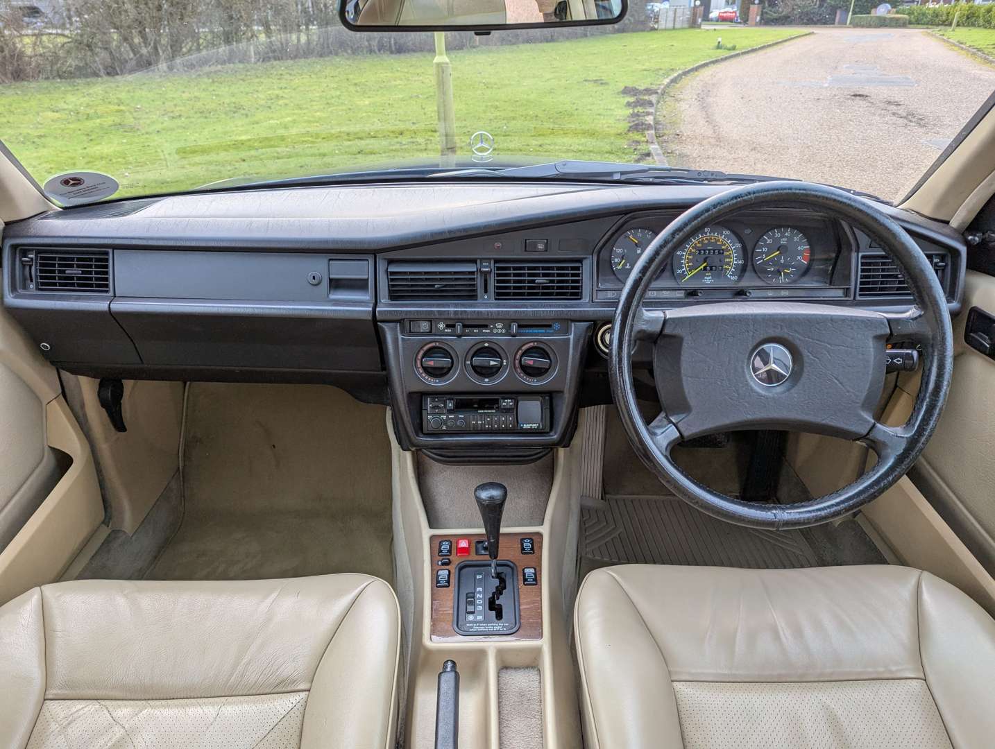 <p>1990 MERCEDES 190E 2.6 AUTO</p>