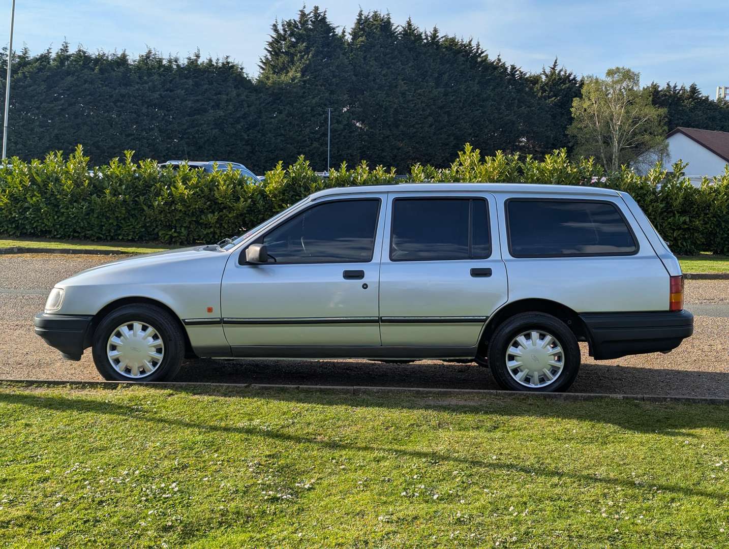 <p>1991 FORD SIERRA 1.6 LASER ESTATE</p>