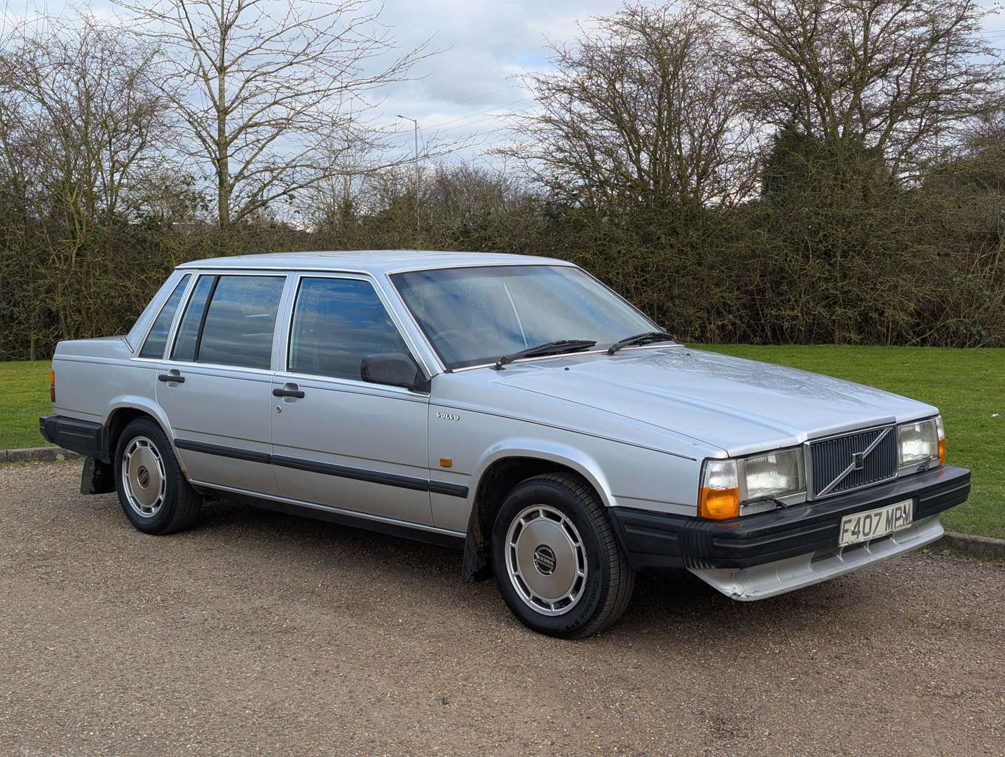 <p>1988 VOLVO 740 GLE</p>