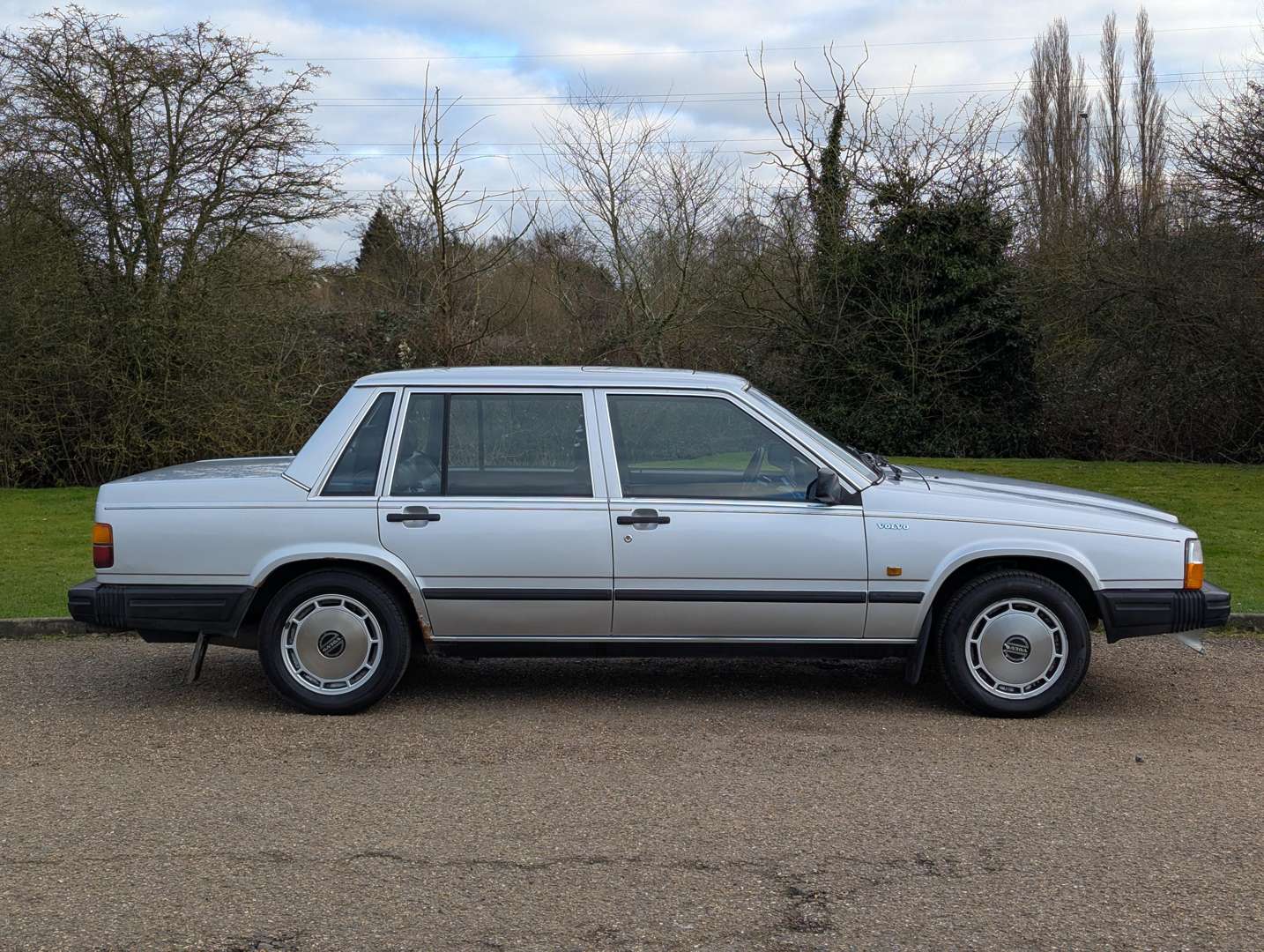 <p>1988 VOLVO 740 GLE</p>