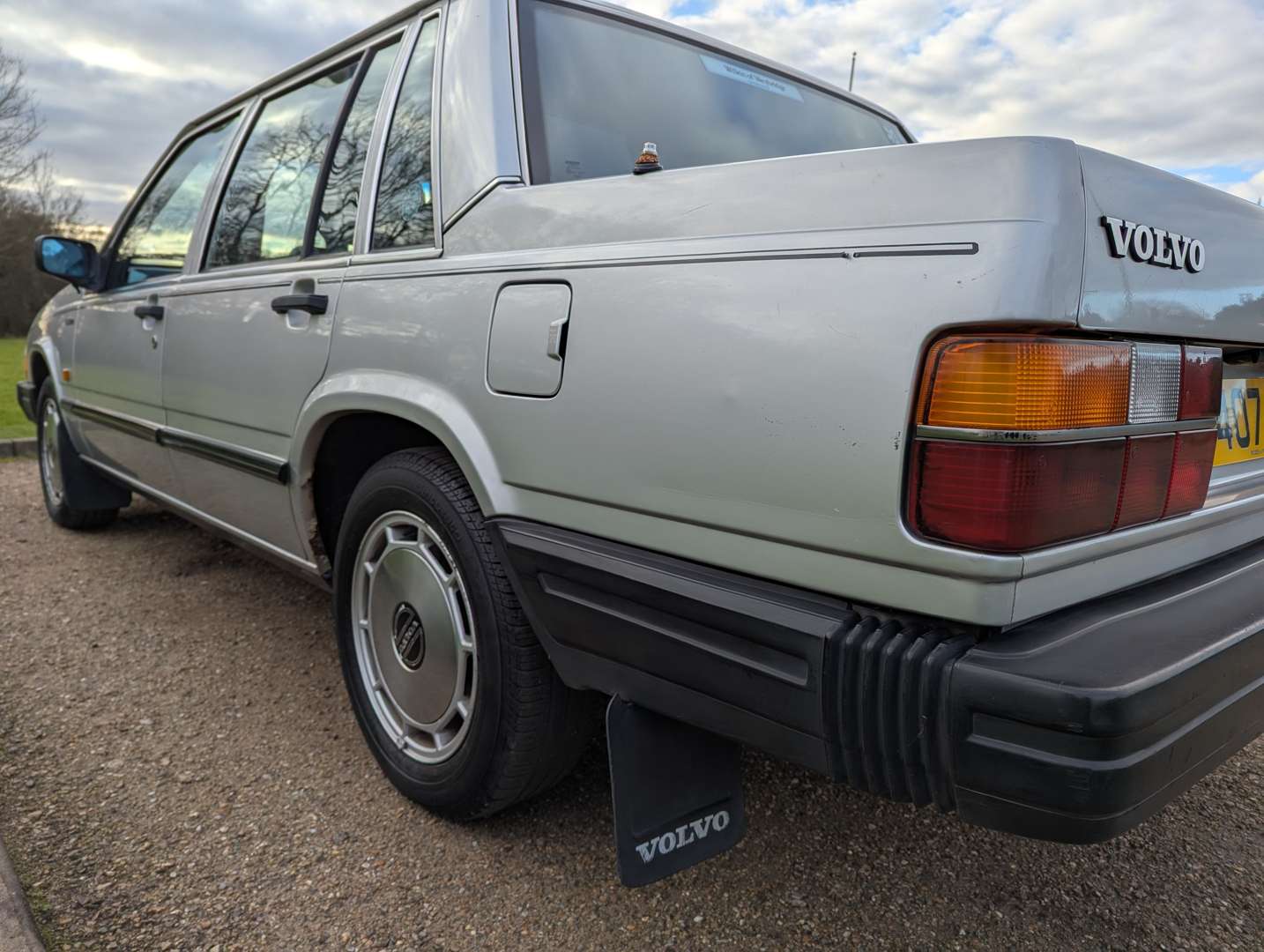 <p>1988 VOLVO 740 GLE</p>