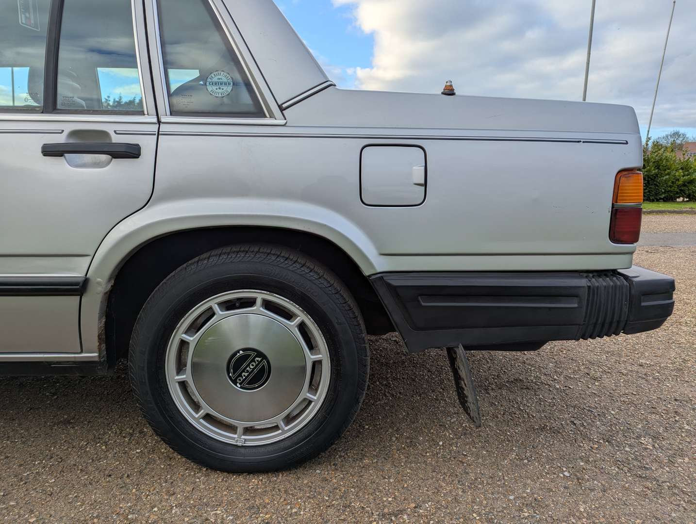 <p>1988 VOLVO 740 GLE</p>