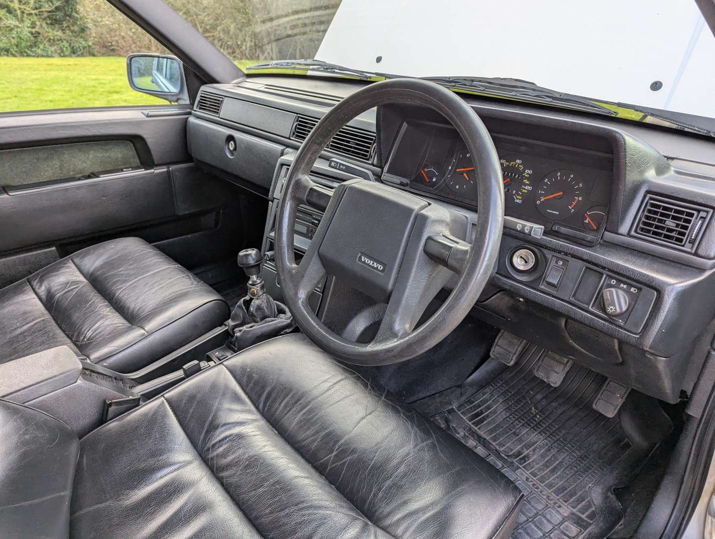<p>1988 VOLVO 740 GLE</p>
