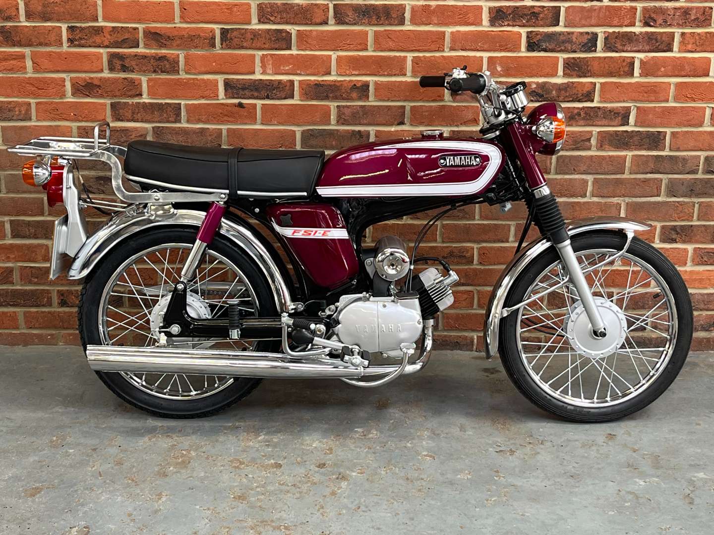 <p>1975 YAMAHA FS1E</p>