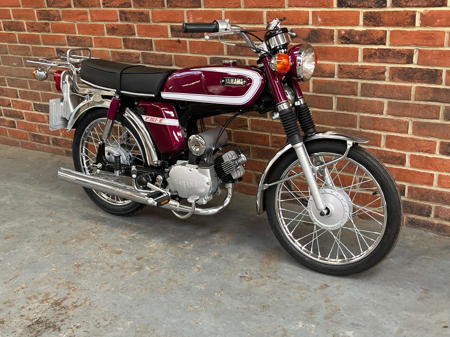 <p>1975 YAMAHA FS1E</p>
