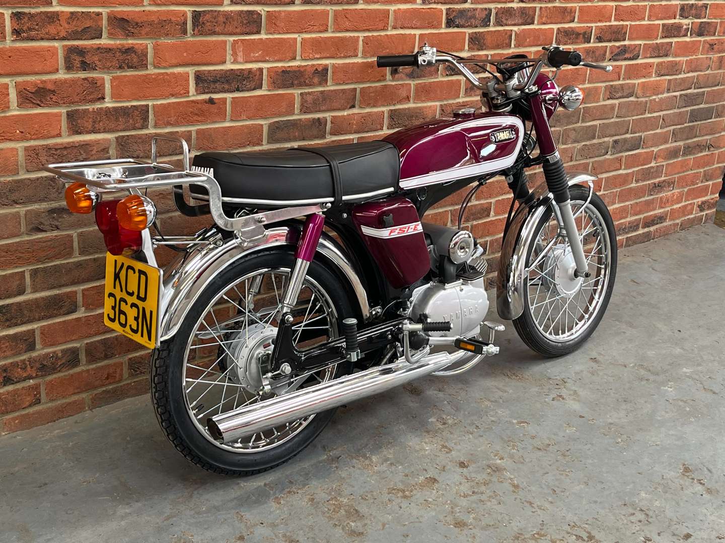 <p>1975 YAMAHA FS1E</p>