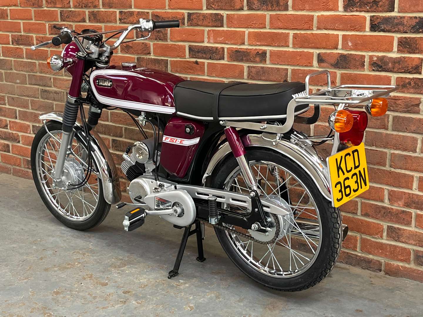 <p>1975 YAMAHA FS1E</p>