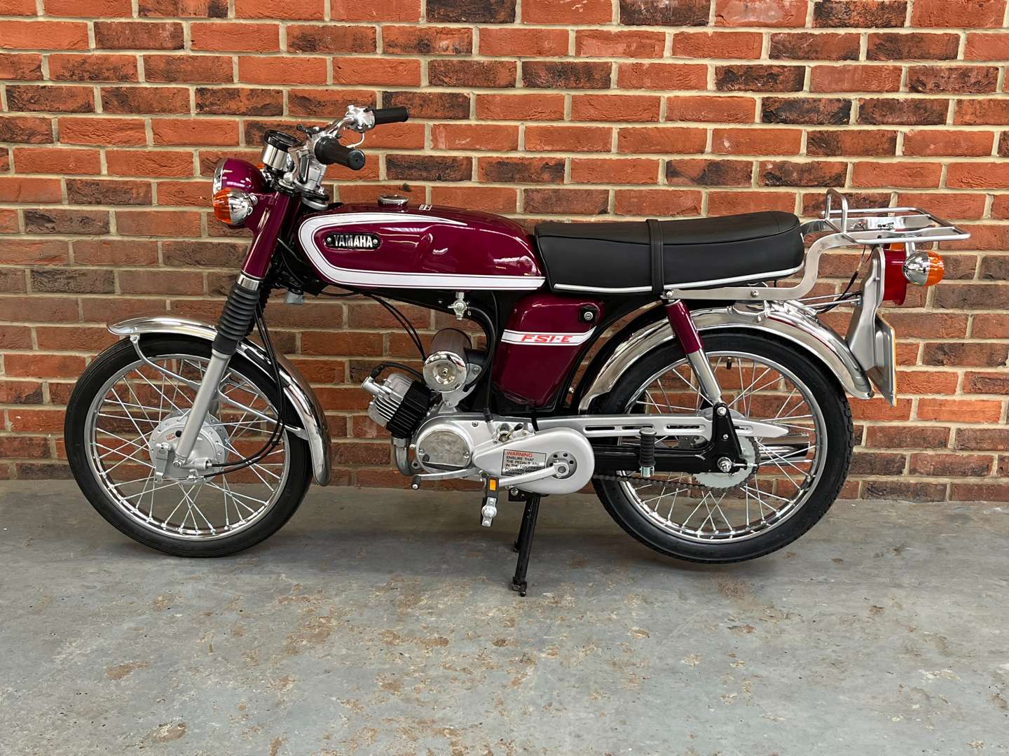 <p>1975 YAMAHA FS1E</p>