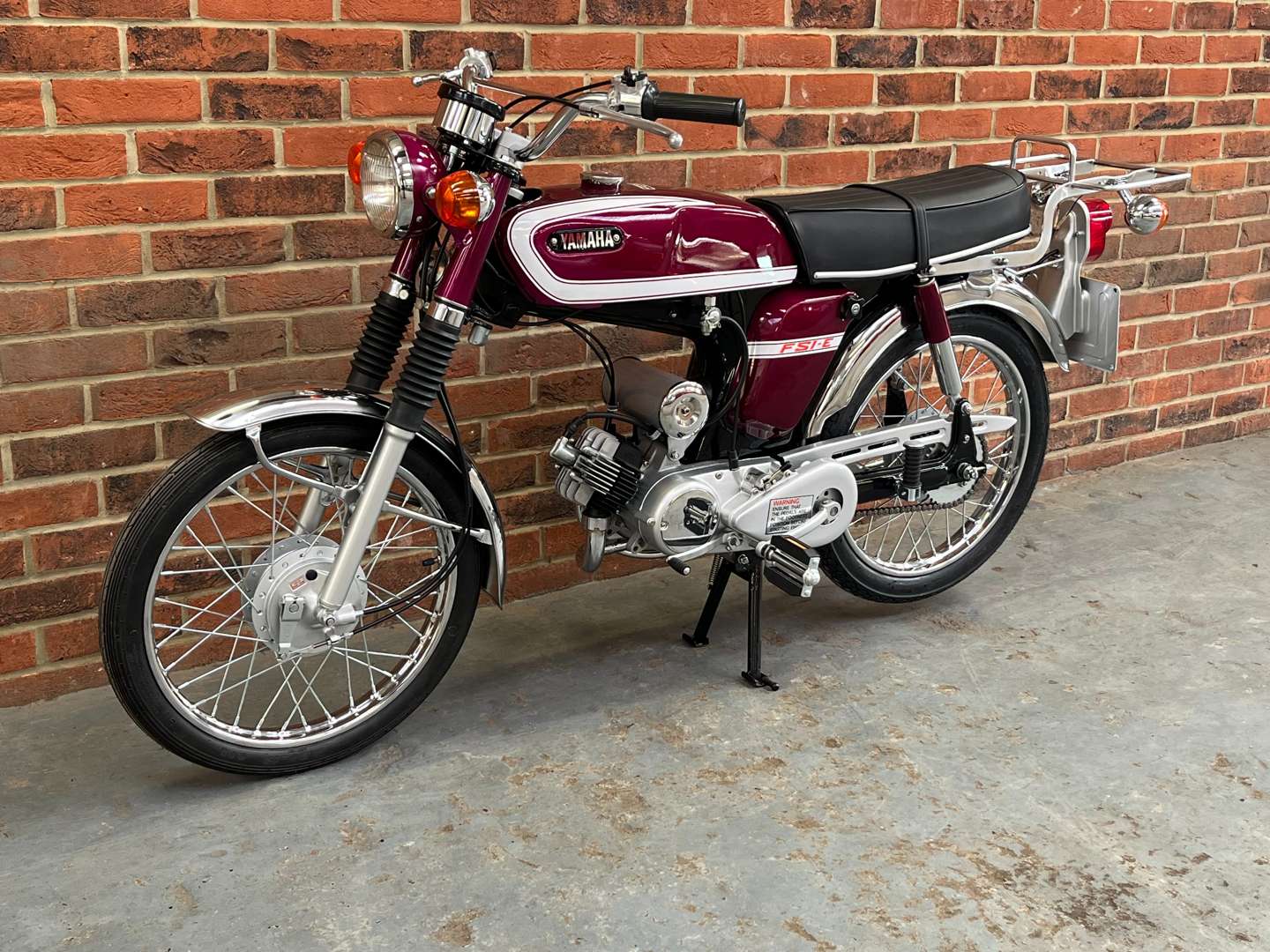<p>1975 YAMAHA FS1E</p>