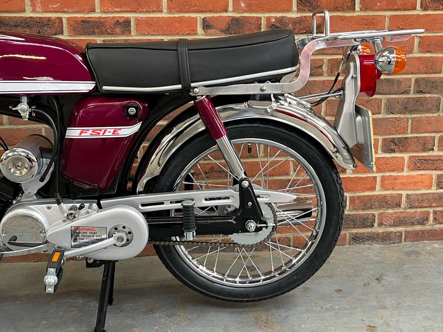 <p>1975 YAMAHA FS1E</p>