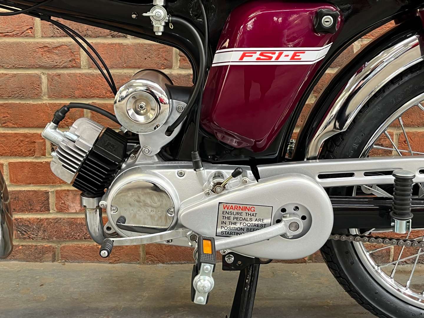 <p>1975 YAMAHA FS1E</p>