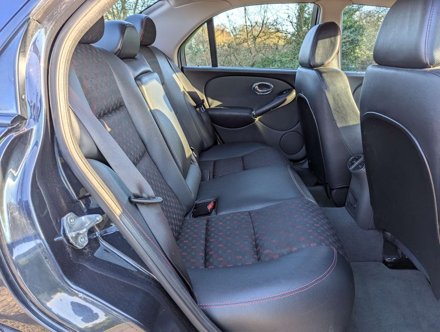 <p>2003 MG ZT+</p>