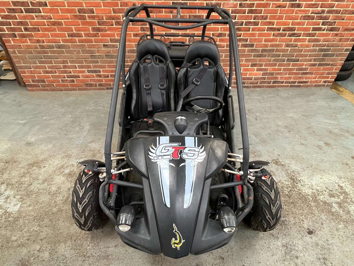 <p>2016 HAMMERHEAD BUGGY</p>