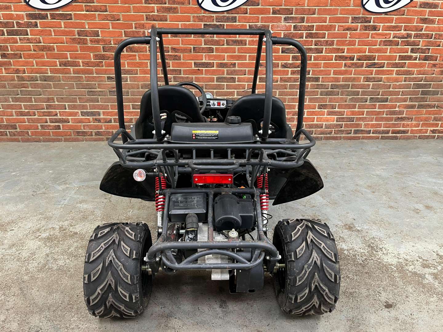 <p>2016 HAMMERHEAD BUGGY</p>