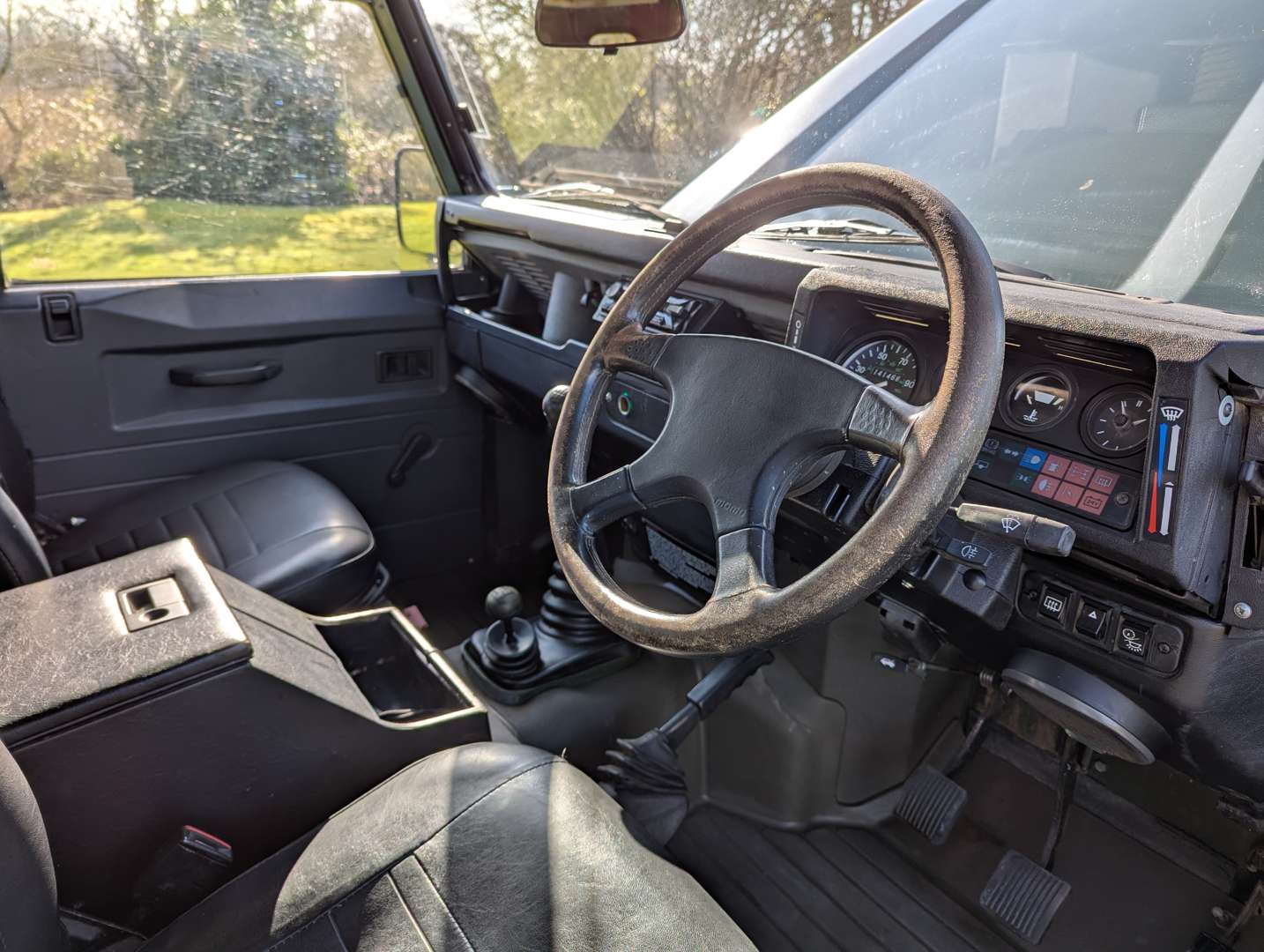 <p>1988 LAND ROVER DEFENDER 90</p>