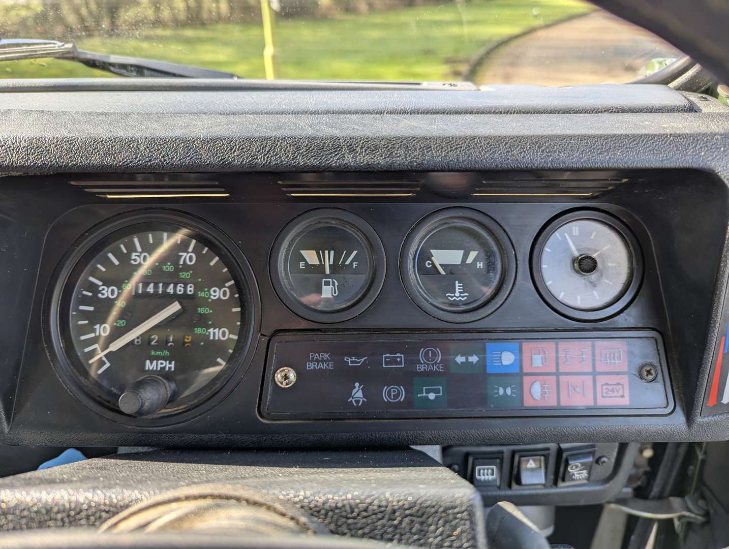<p>1988 LAND ROVER DEFENDER 90</p>